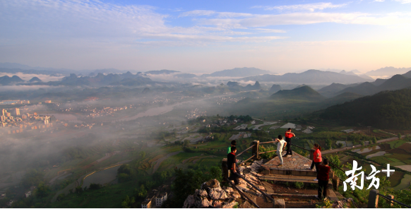 巾峰遠(yuǎn)眺。張志勇 攝