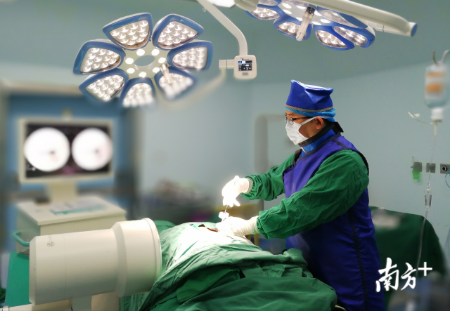 建立起了縣鎮(zhèn)村“一網(wǎng)化”區(qū)域分級(jí)診療平臺(tái)，切實(shí)解決群眾“看病難”。