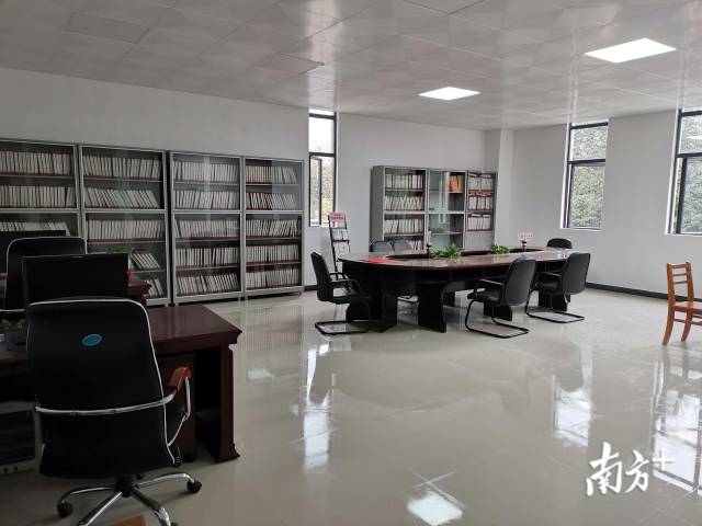 目前，連州市檔案館新館已建成使用，并已對外開放社會查閱服務(wù)。