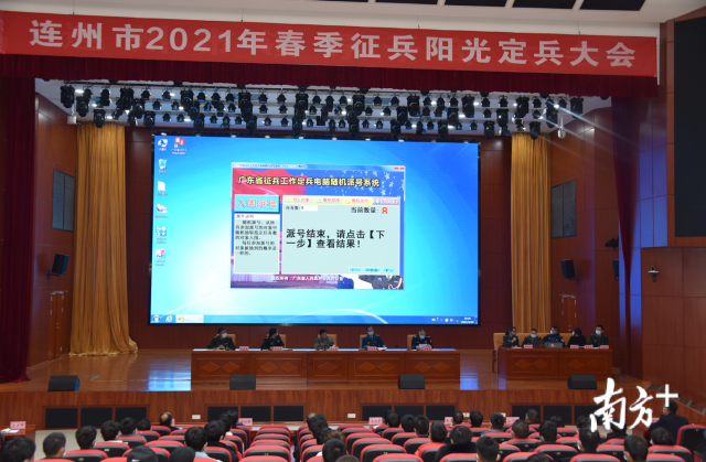 采取電腦隨機(jī)派號(hào)的辦法，確定了55名預(yù)定新兵及入伍去向和5名備選人員。