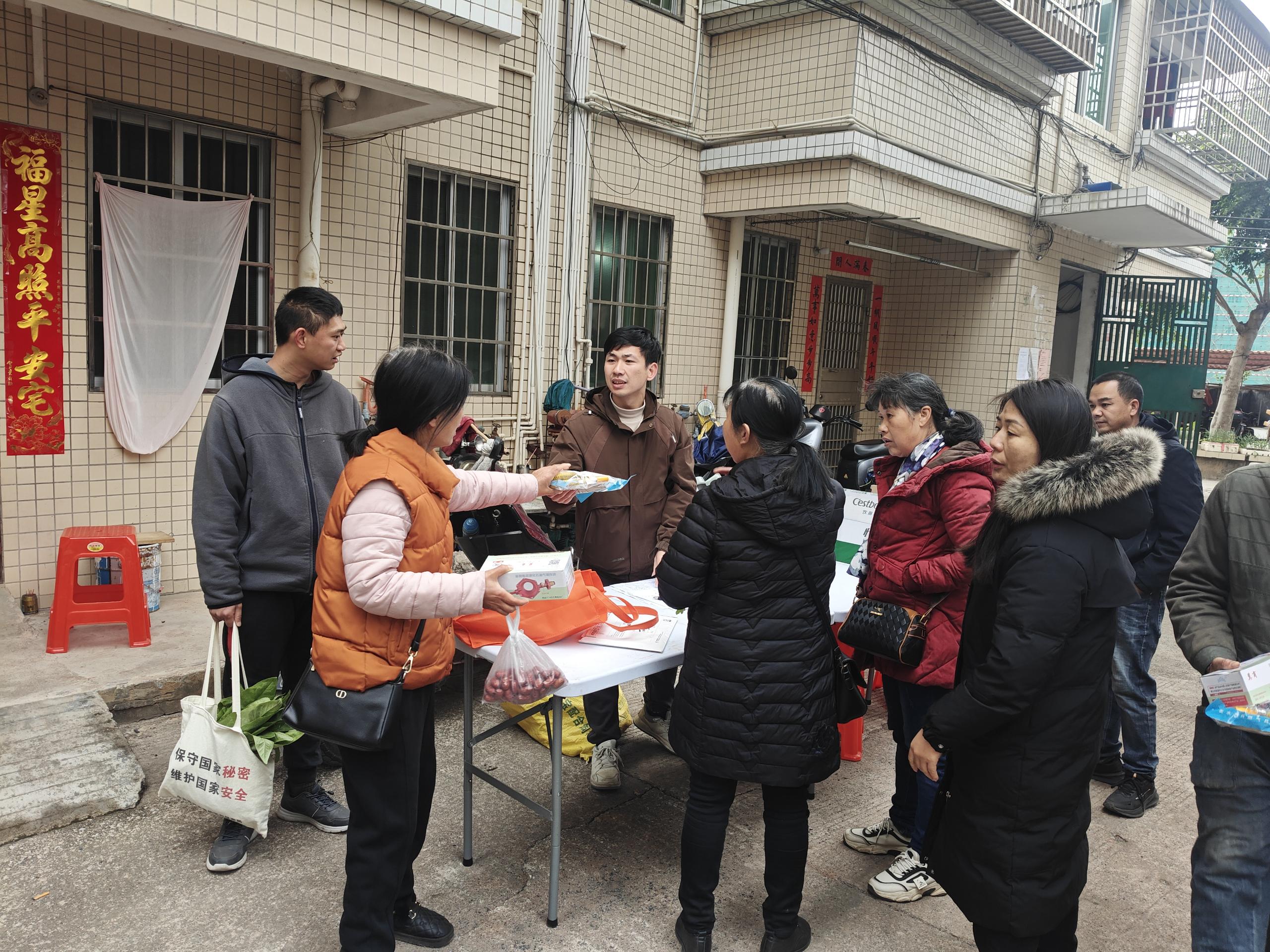 連州市住建局組織開展公租房燃?xì)獍踩皳Q管、換閥”行動(dòng).doc_1