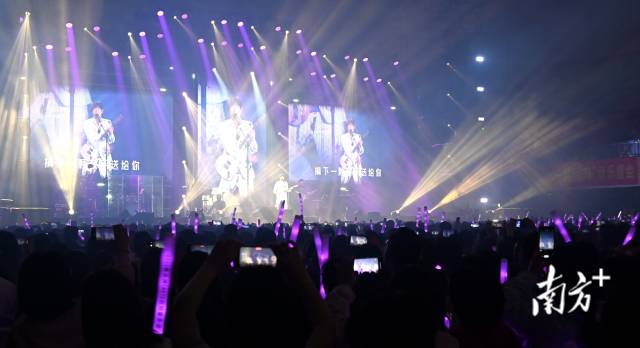 黃品源巡回音樂(lè)會(huì)吸引萬(wàn)千歌迷奔赴。黃瀅 攝