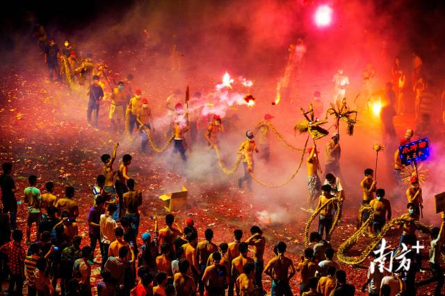 星子舞火龍。潘賢強(qiáng) 攝