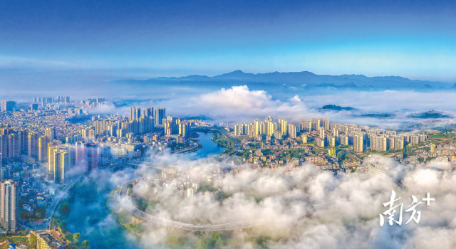 清遠連州以奮斗為筆，加快打造“粵湘桂區(qū)域性中心城市”。丘貴星 攝