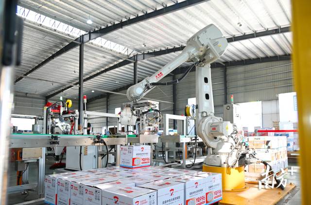 連州新增國家高新技術(shù)企業(yè)14家，增長率高達(dá)93%。黃津 攝