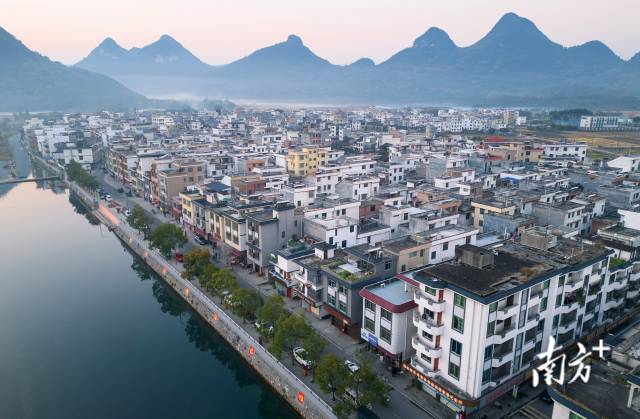 保安鎮(zhèn)街頭。