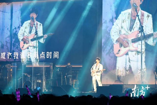 黃品源“品味”巡回音樂(lè)會(huì)在連州開(kāi)唱。黃瀅 攝