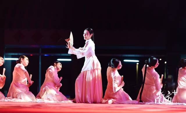 精彩節(jié)目。黃津 攝