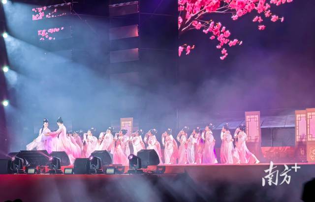“騏驥迎春?星耀連州”2026連州市迎春晚會現(xiàn)場。黃津 攝