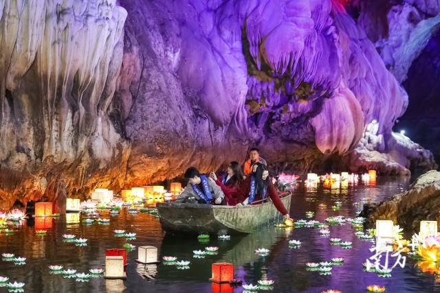 明燈載愿活動。