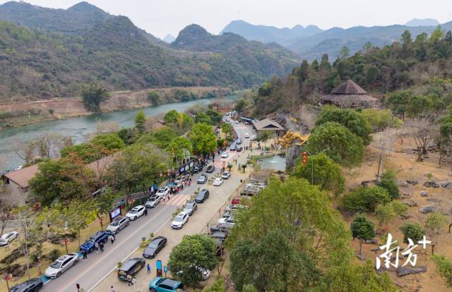 湟川三峽迎來大量客流。